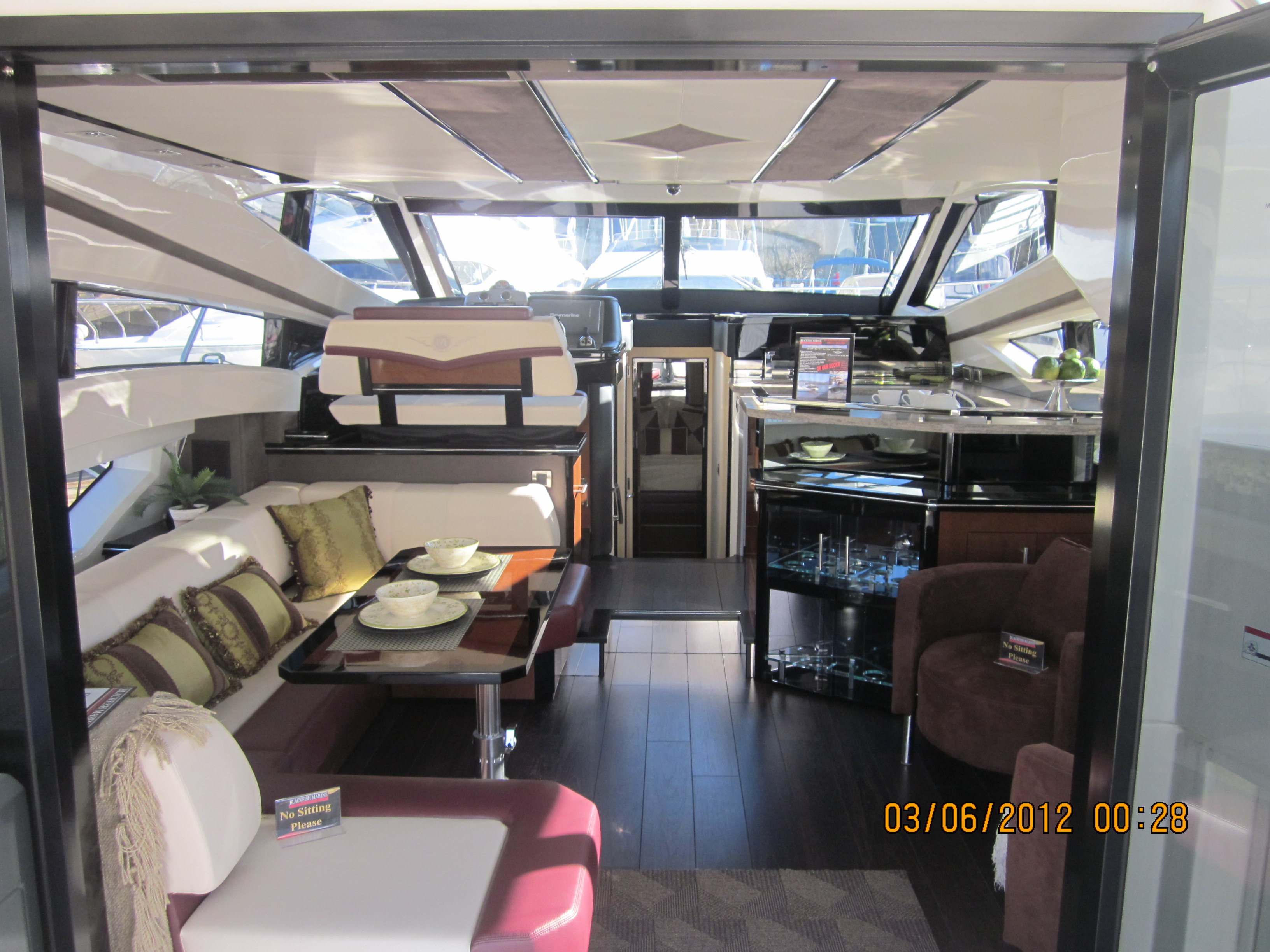 2009 Marquis 50SB Salon-galley-helm 001